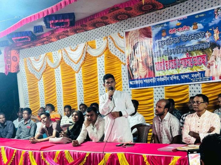 মান্দায় ইউ’পি চেয়ারম্যানের পূজামণ্ডপ পরিদর্শন ও আর্থিক সহায়তা প্র